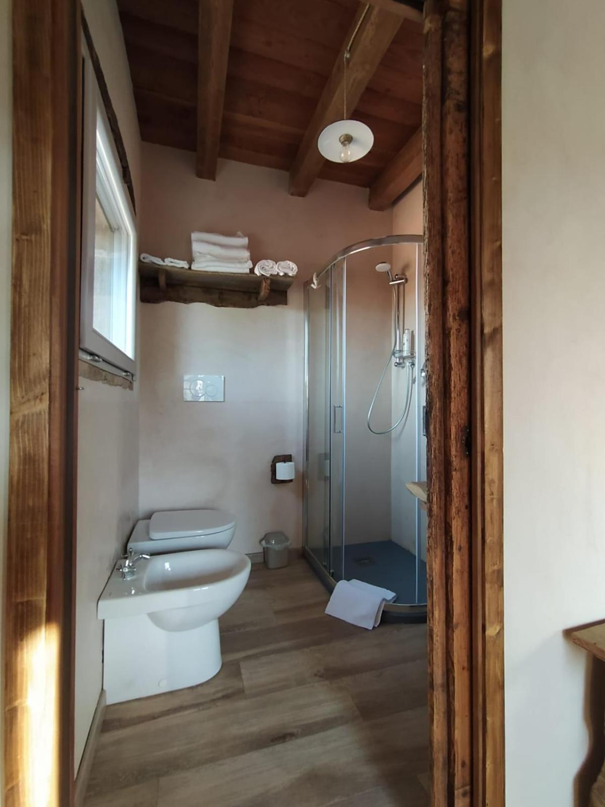 La Casa Di Lillia Hotel Castelnovo ne' Monti Bagian luar foto