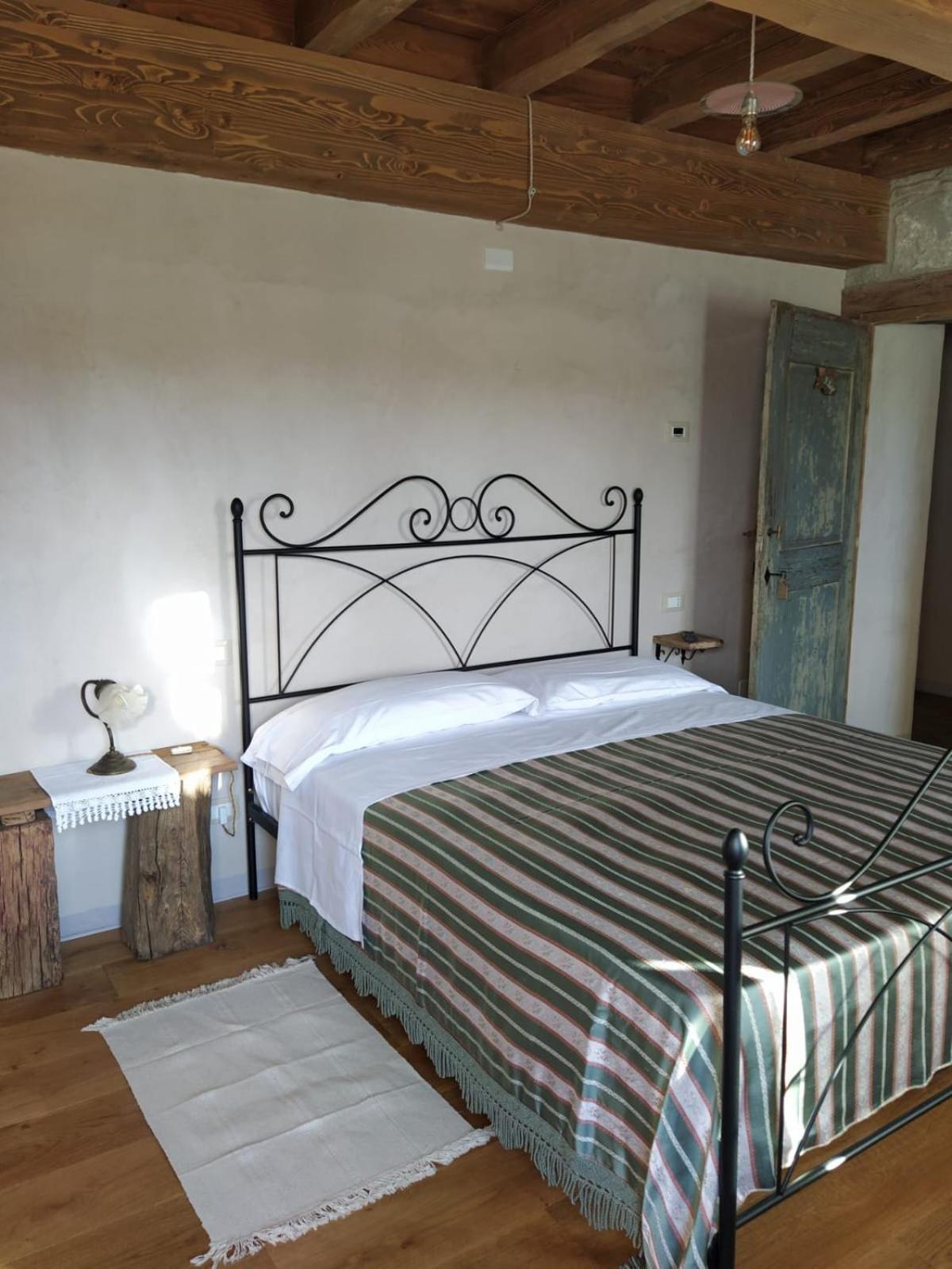 La Casa Di Lillia Hotel Castelnovo ne' Monti Bagian luar foto