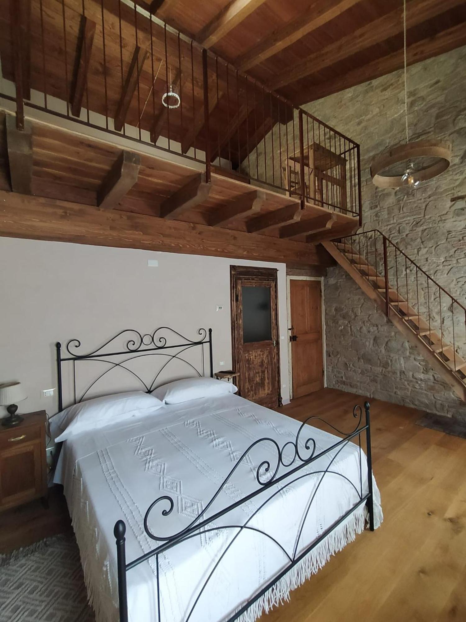 La Casa Di Lillia Hotel Castelnovo ne' Monti Bagian luar foto
