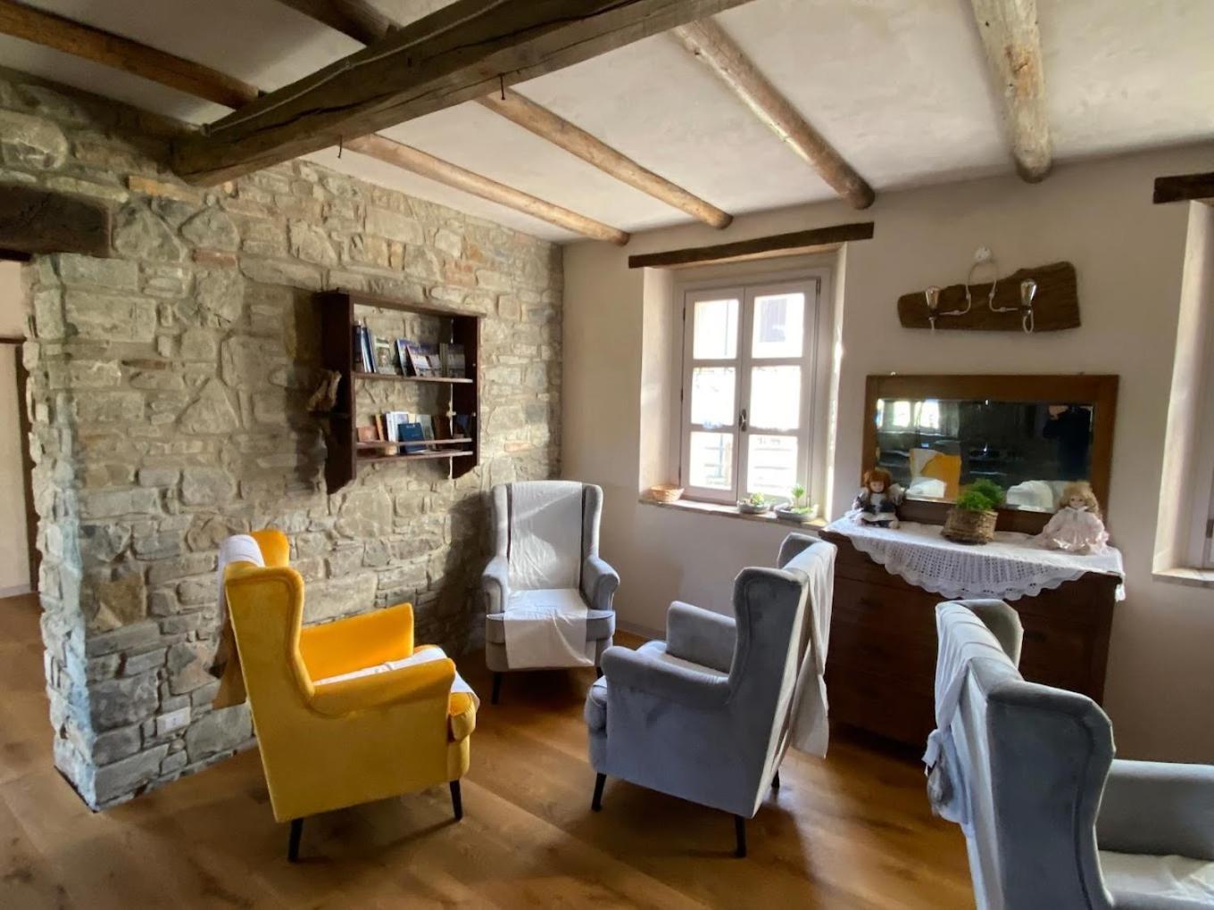 La Casa Di Lillia Hotel Castelnovo ne' Monti Bagian luar foto