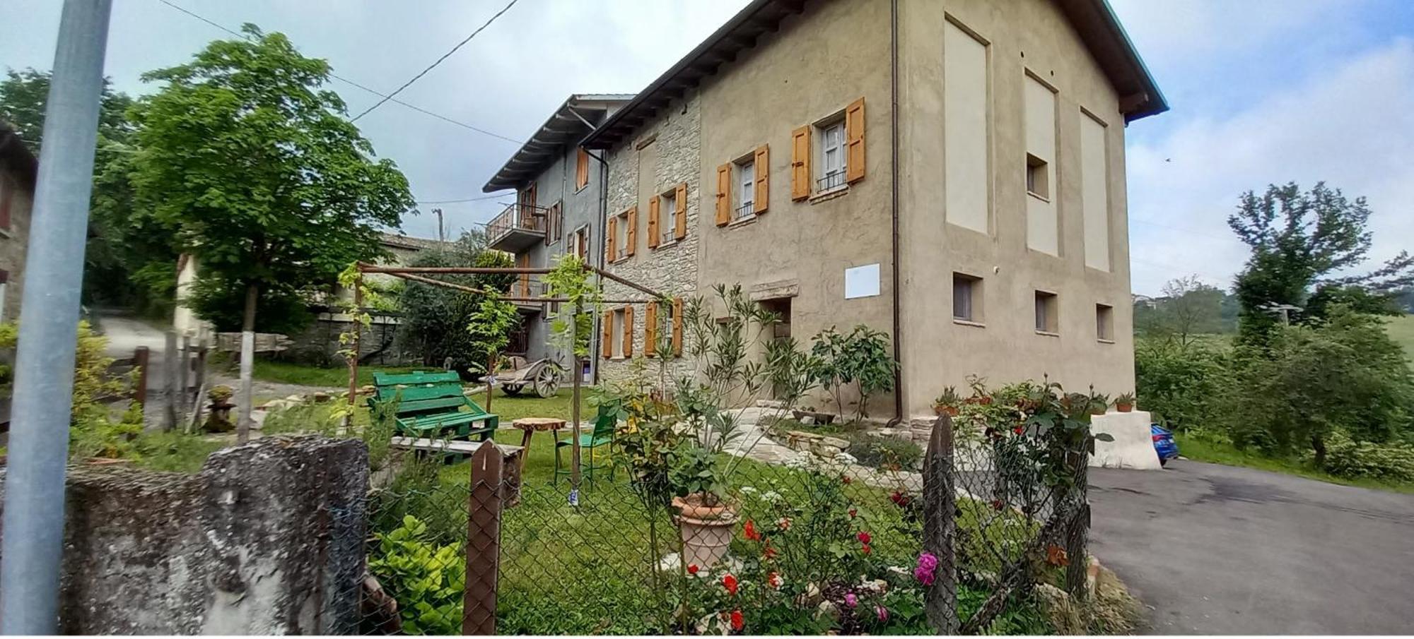 La Casa Di Lillia Hotel Castelnovo ne' Monti Bagian luar foto