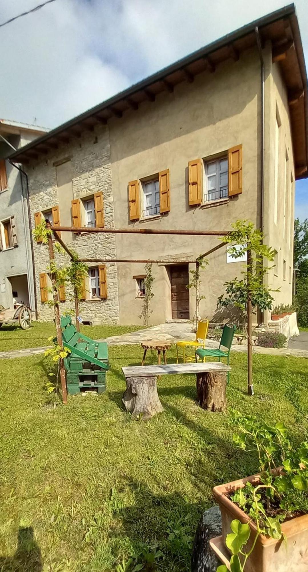 La Casa Di Lillia Hotel Castelnovo ne' Monti Bagian luar foto