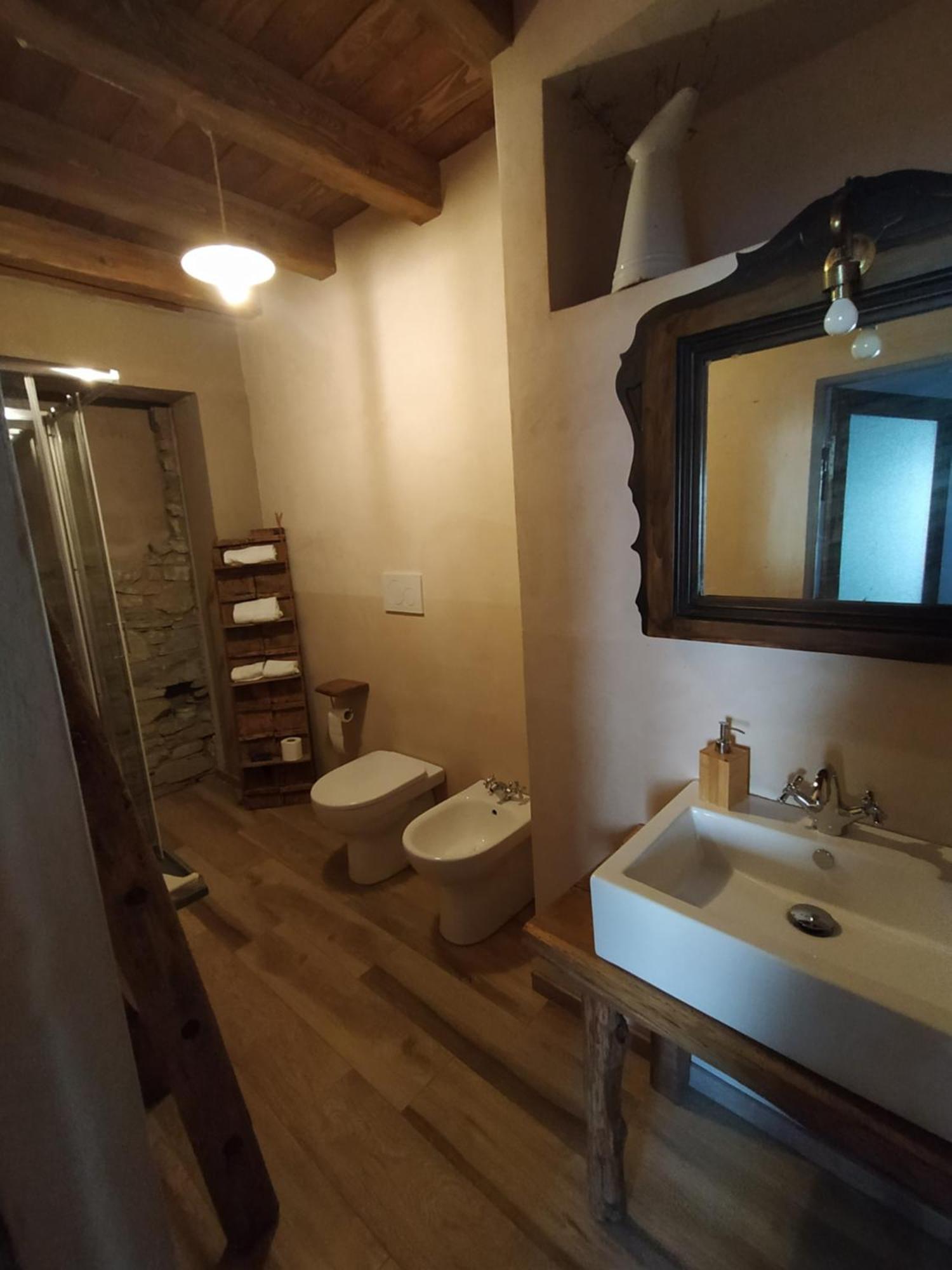 La Casa Di Lillia Hotel Castelnovo ne' Monti Bagian luar foto